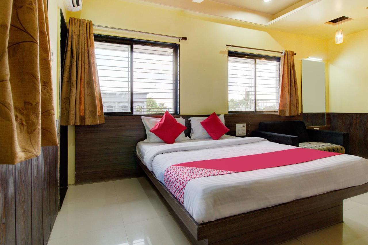 Hotel Oyo Slp013 Savan And Sapna Lodging Solapur Esterno foto