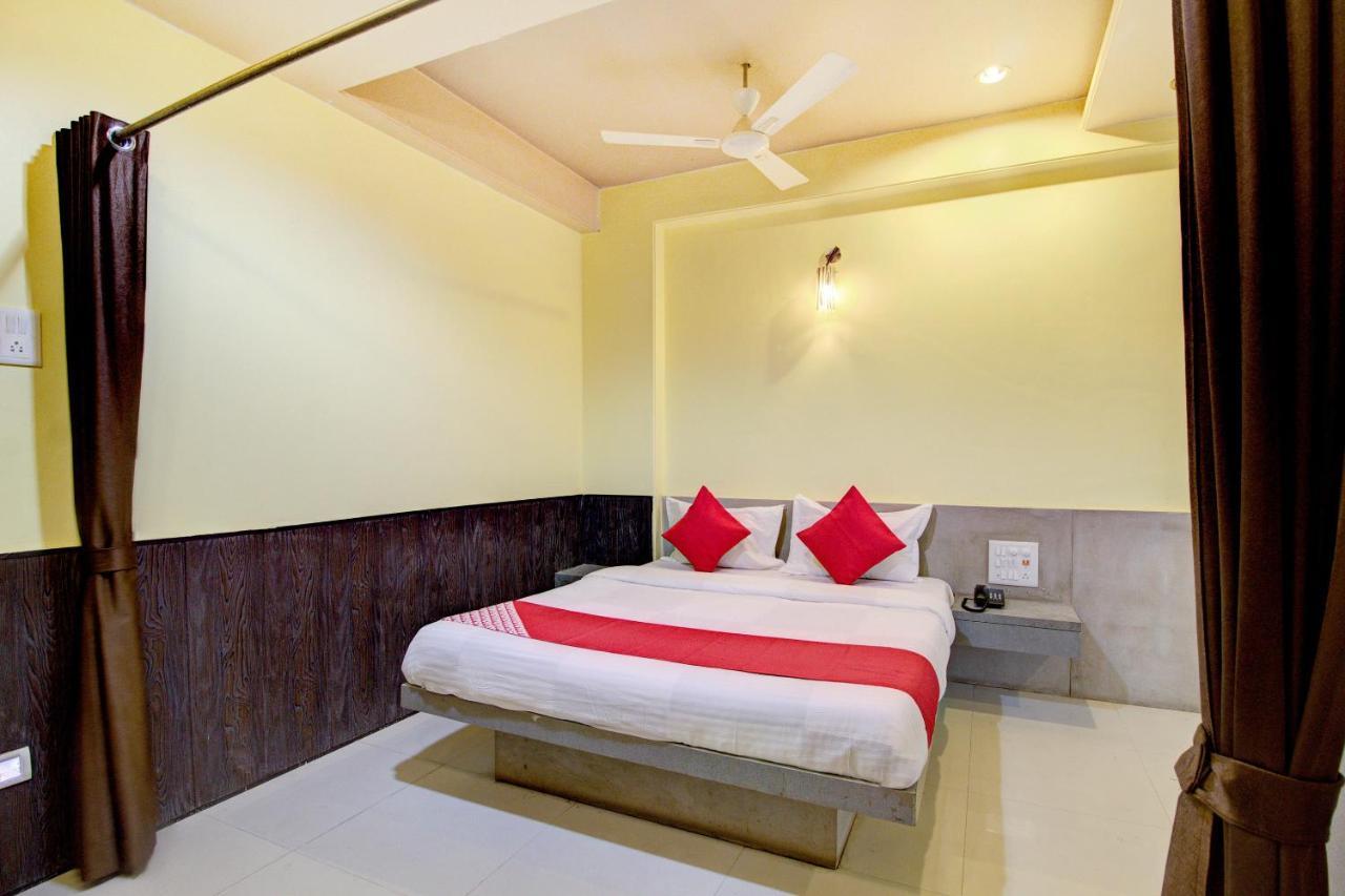 Hotel Oyo Slp013 Savan And Sapna Lodging Solapur Esterno foto