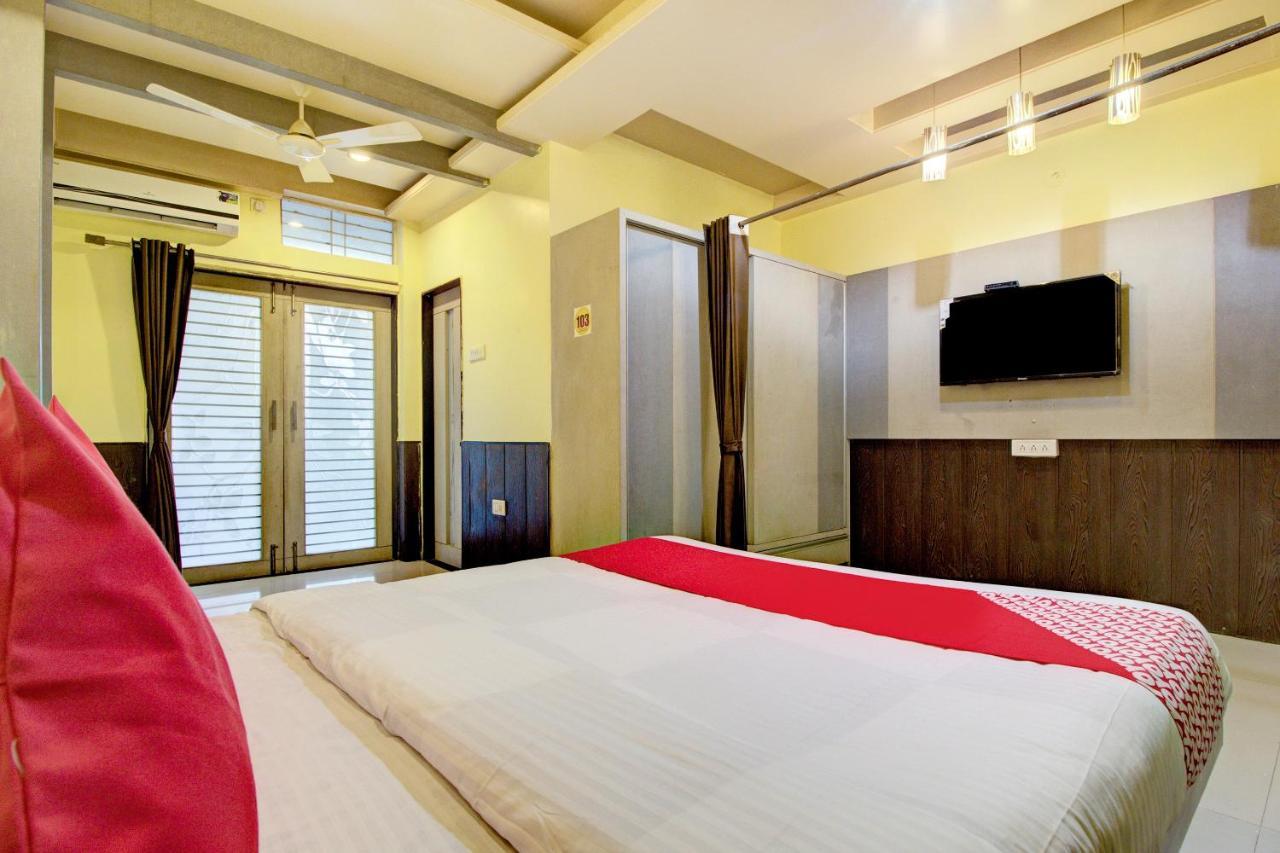 Hotel Oyo Slp013 Savan And Sapna Lodging Solapur Esterno foto