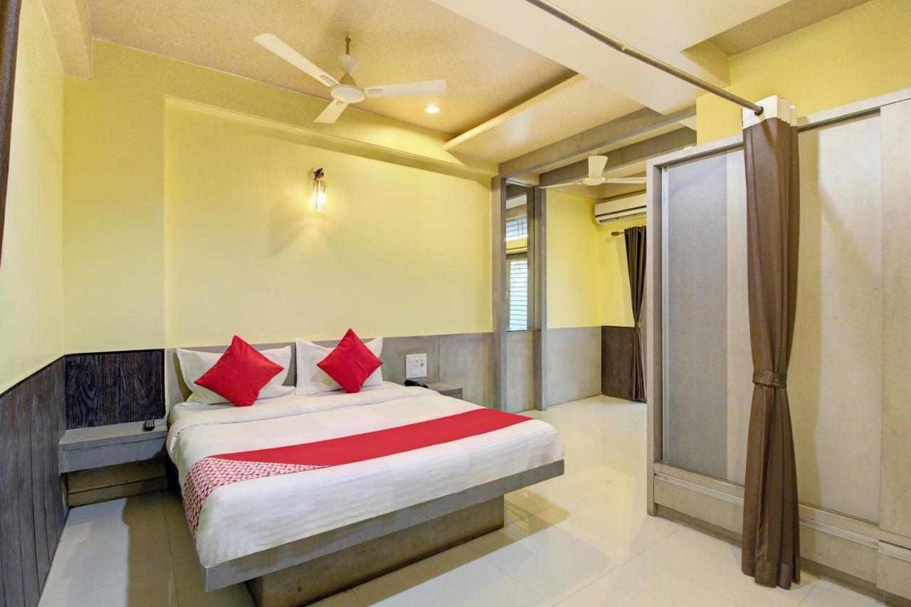 Hotel Oyo Slp013 Savan And Sapna Lodging Solapur Esterno foto